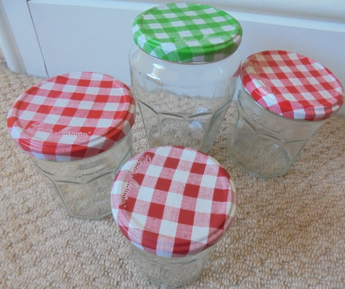 Empty bonne maman - maman, jars